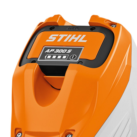 Motore a batteria Kombi Stihl KMA 135 R per uso professionale.